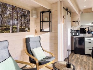 Interior | Bumblebee Cabin - Redroofs Retreats, Forfar