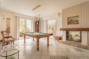 Billiard room (English and American) with fireplace