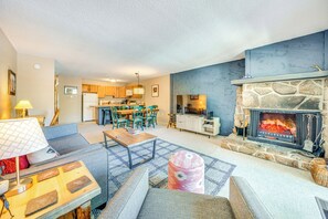 Living Room | Electric Heating | Open Floor Plan | Sleeper Sofa