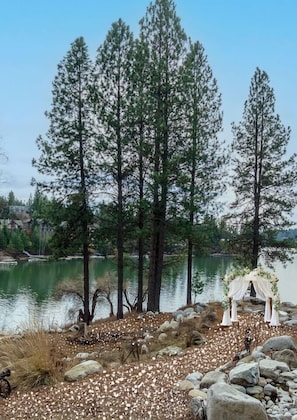 Create your dream lakeside wedding with breathtaking views as your backdrop. Please note, this listing is for the venue space only. Setup is not included and must be arranged independently.