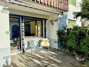 Plante, Bâtiment, Propriété, Fenêtre, Ombre, Immobilier, Arbre, Façade, Maison, Porte