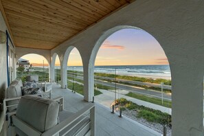 Perfect place to enjoy an evening cocktail or morning cup of Joe.