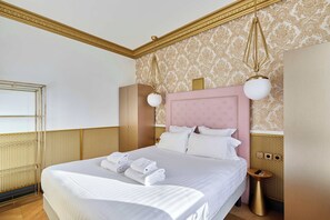Grande chambre avec lit queen size