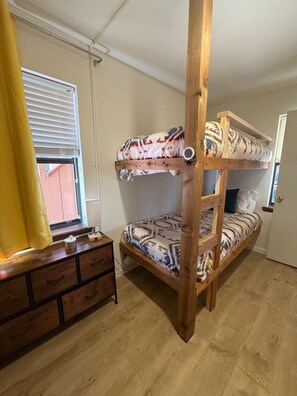 2nd bedroom w/ two bunk beds