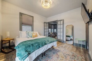 Queen bed, large closets, wifi TV and area to prepare yourself for the day.