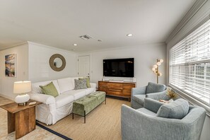 Living Room | Free WiFi