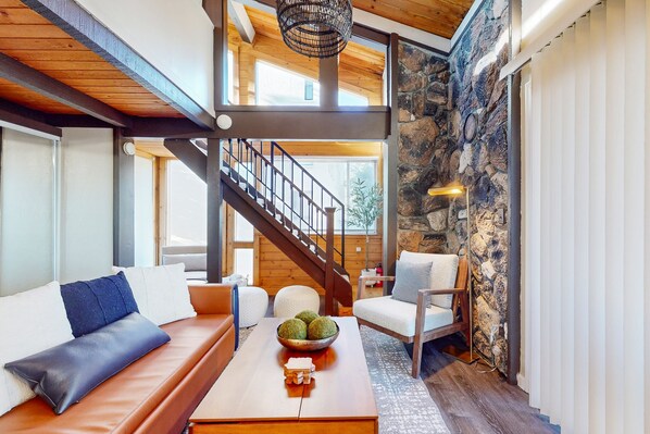 Cozy Living Room with Reading area