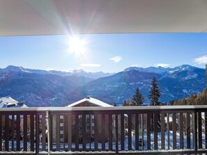 Himmel, Berg, Schnee, Natur, Zaun, Wolke, Steigung, Baum, Natürliche Landschaft, Veranda
