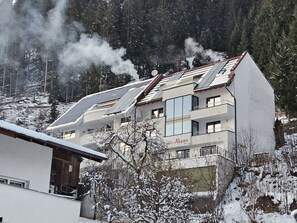 Schnee, Zuhause, Geologisches Phänomen, Winter, Einfrieren, Gebirge, Glazialmorphologie, Alpen, Bergdorf, Balkon