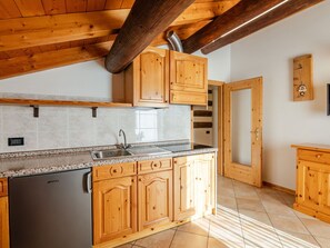 Bois, Sol, Design Intérieur, Cabinetry, Plafond, Sol, Cuisine, Domicile, Comptoir, Meubles