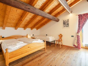 Bois, Maison, Domicile, Chalet, Dur, Lit, Tache De Bois, Parquet, Cabane En Rondins, Chambre