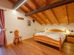 Bois, Maison, Domicile, Chambre, Lit, Chalet, Drap De Lit, Tache De Bois, Dur, Cadre De Lit