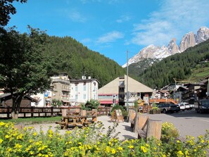 Nuage, Ciel, Plante, Fleur, Montagne, Jour, Bâtiment, La Nature, Arbre, Paysage Naturel