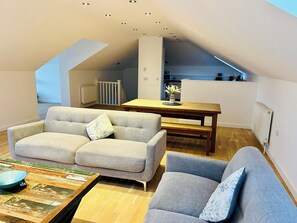 Lounge  & dining space
