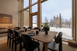 Dining table (1)