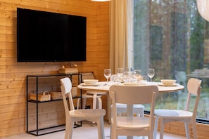 Dining Room & TV (1)
