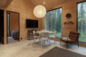 Dining Room & TV (2)