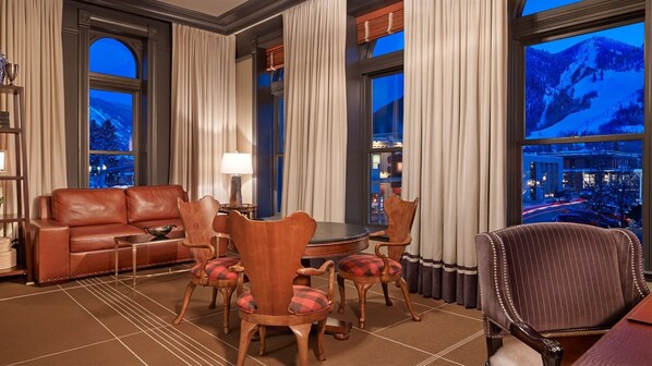 725 square feet of space - separate living room