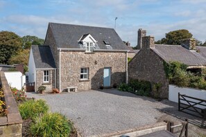 Peaceful Cottage, Rural views
