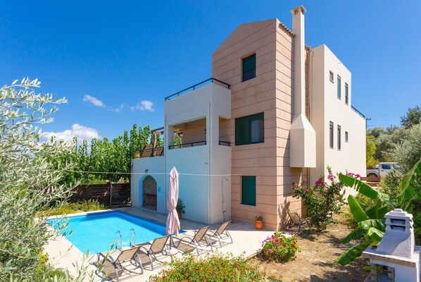 Beautiful villa with private pool and terrace