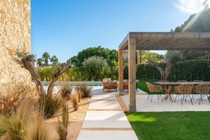 Outdoor dining under shaded pergola 