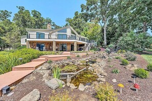 Beautifully landscaped yard.