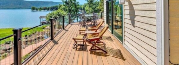 Hook & Paddle New home available for your vacation!