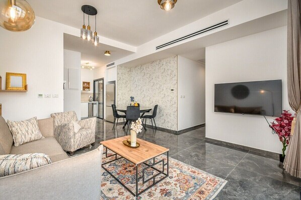 Living Room / Lounge
