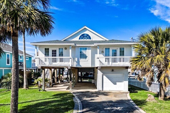 Beautiful home located in Sea Isle and on the canal.