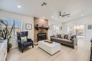 2207 S Cherry - Web Quality - 001 - 01 Living Room