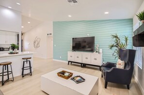 2207 S Cherry - Web Quality - 003 - 03 Living Room