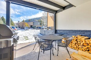 Private Patio | Gas Grill