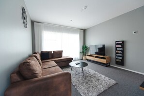 Living Room (2)