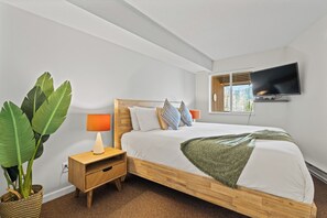 Spacious principal bedroom with a comfortable KING bed.