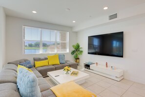 Living Room | 1st Floor | Smart TV | Free WiFi