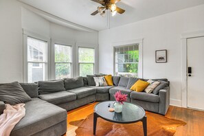 Living Room | Smart TV | Free WiFi