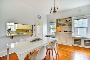 Dining Room | Central A/C & Heat | Cooking & Baking Basics