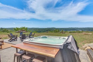 Patio | Hot Tub