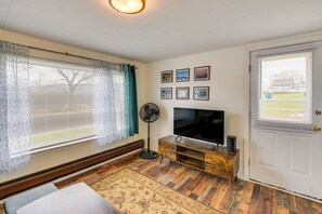 Living Area | Smart TV w/ Cable | Board Games | 1st Floor