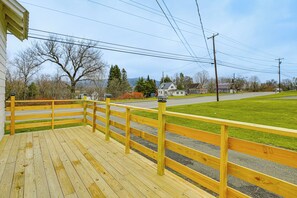 House Exterior | Deck