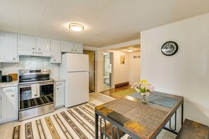 Dining Area | Kitchen