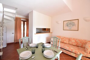 Autumn, Dining Room, Spring, Summer, Winter
