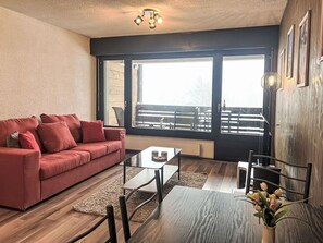 Möbel, Couch, Eigentum, Tabelle, Gebäude, Holz, Interior Design, Fenster, Komfort, Studio Couch