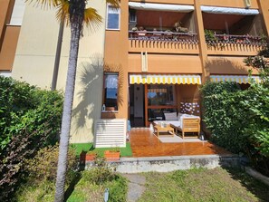 Residential Area, Apartment, Balcony, Shade, Condominium, Yard, Hacienda