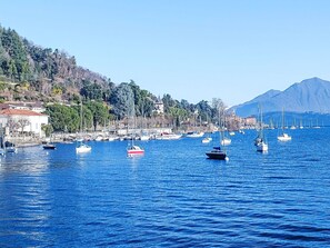 Boat, Water, Body Of Water, Water Resources, Watercraft, Mountainous Landforms, Boats And Boating--Equipment And Supplies, Coastal And Oceanic Landforms, Waterway, Coast