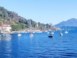 Boat, Water, Body Of Water, Water Resources, Watercraft, Mountainous Landforms, Boats And Boating--Equipment And Supplies, Coastal And Oceanic Landforms, Waterway, Coast