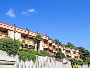 Sky, Building, Plant, Window, Urban Design, Cloud, Tree, Wood, Facade