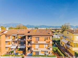 Sky, Daytime, Window, Building, Azure, Urban Design, Tree, Biome, Neighbourhood, Landscape