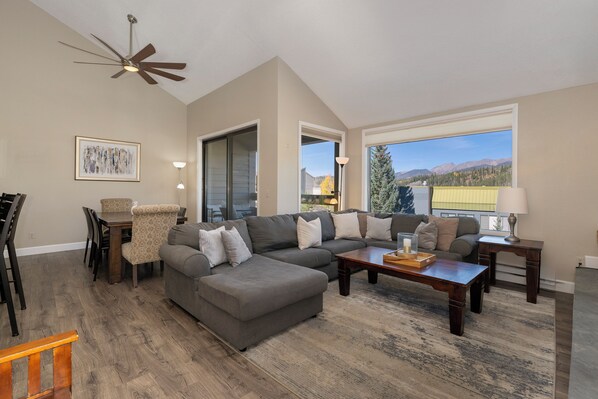 SWP Snowblaze C22 living room