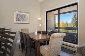 SWP Snowblaze C22 dining area